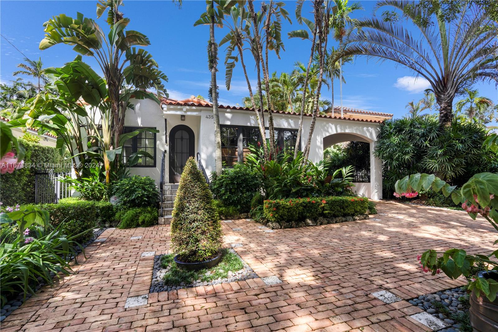 435 Alcazar Ave