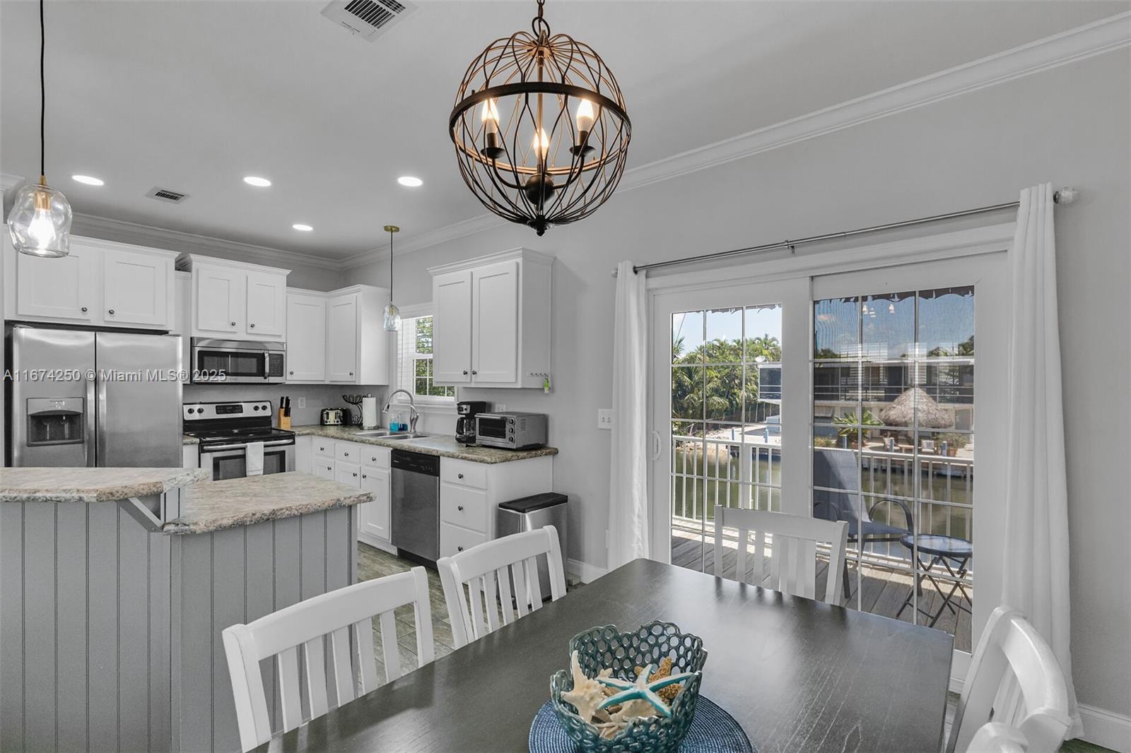 121 Venetian Dr