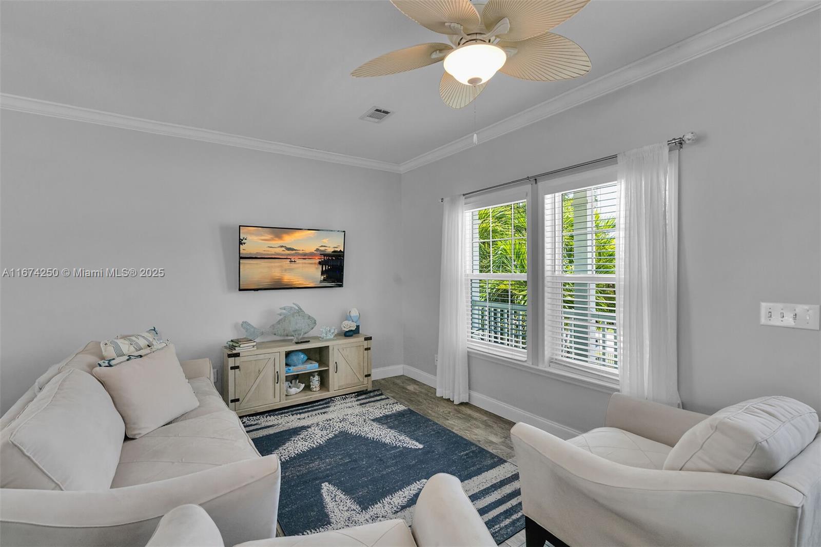 121 Venetian Dr