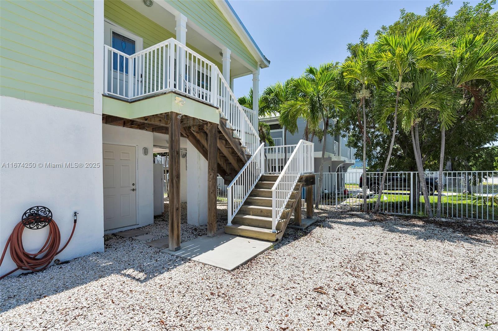 121 Venetian Dr