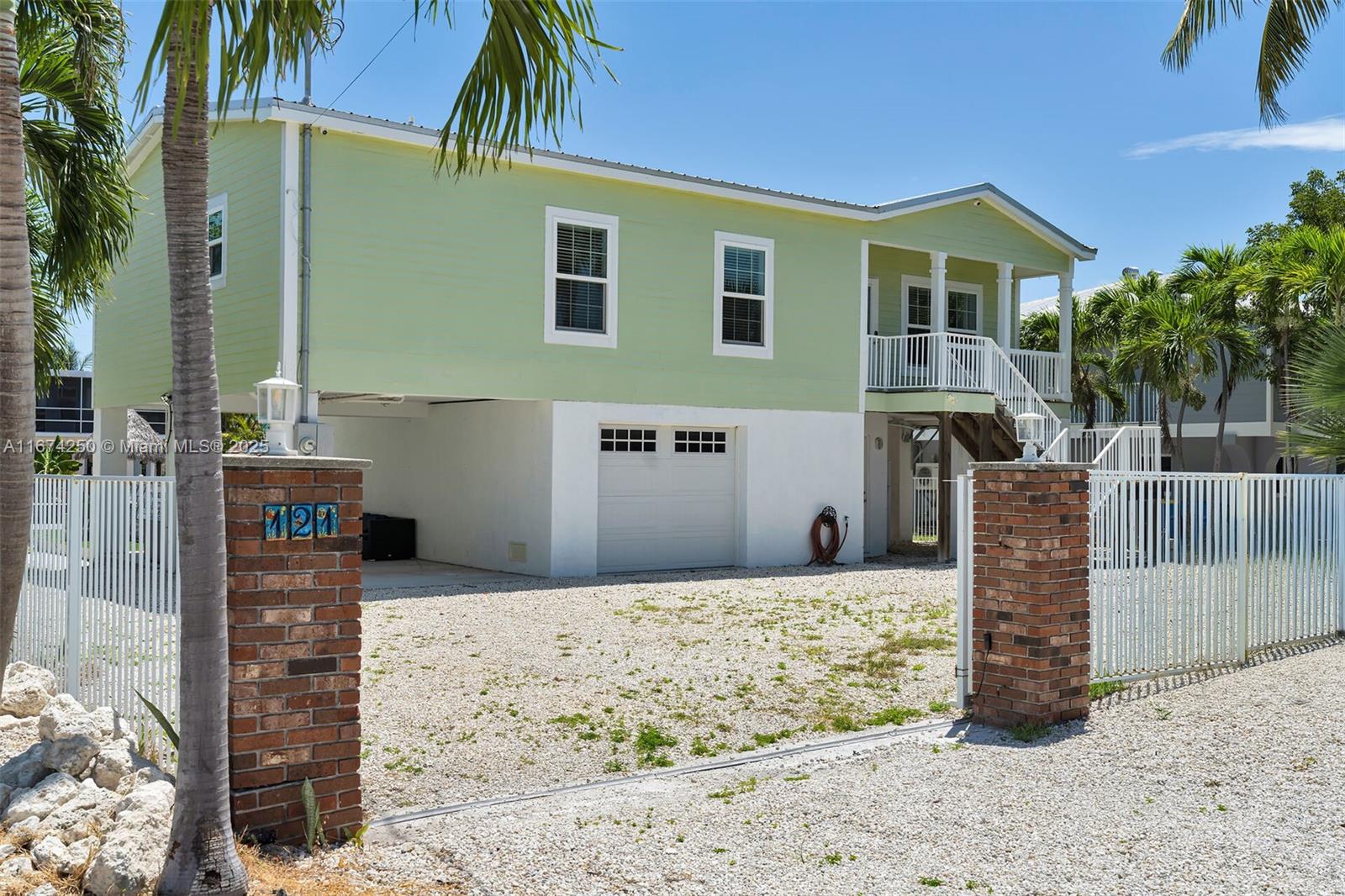 121 Venetian Dr