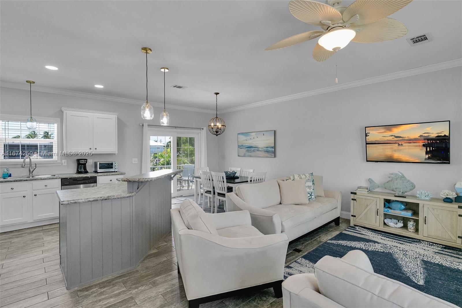 121 Venetian Dr