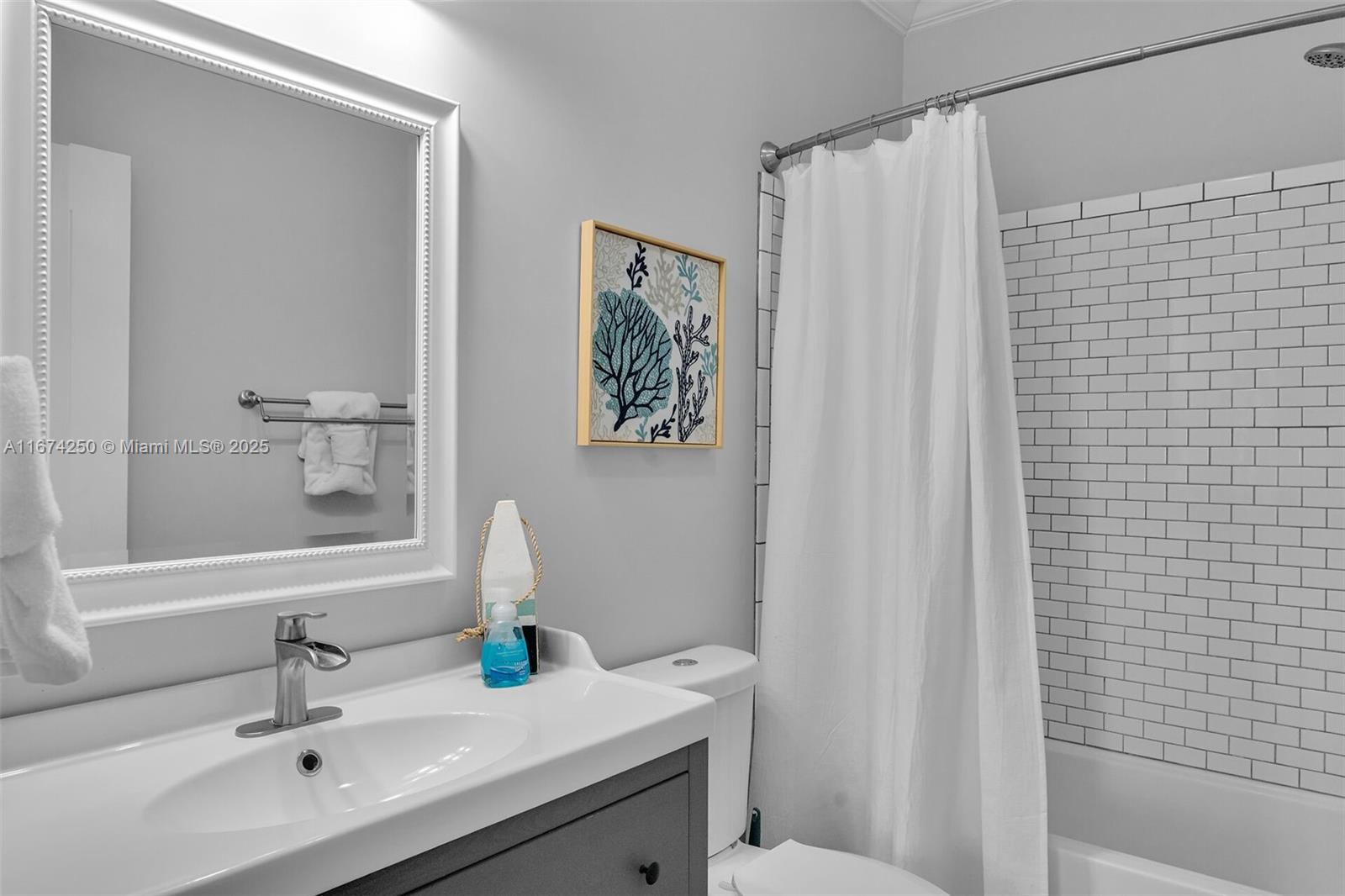 121 Venetian Dr