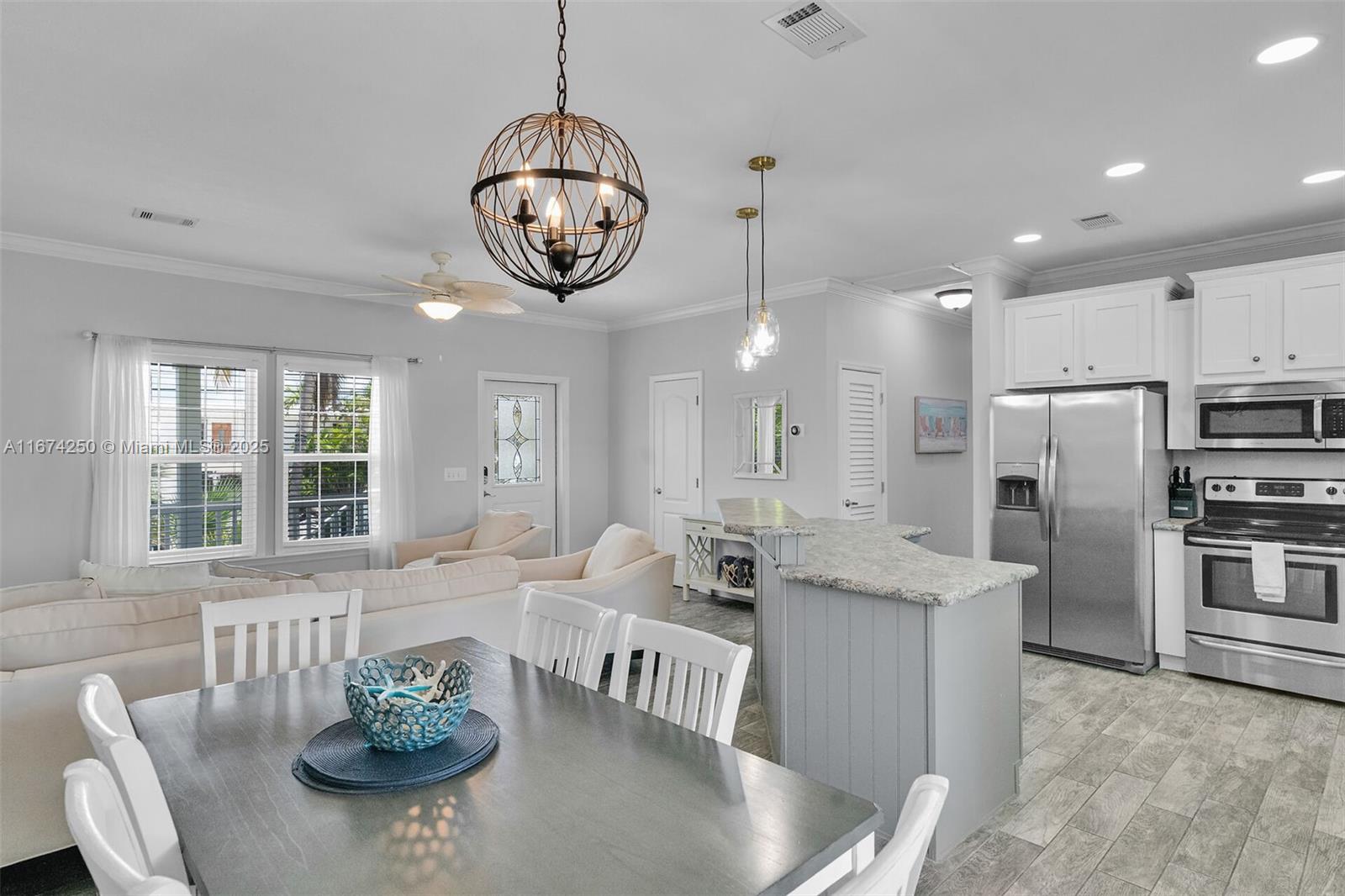 121 Venetian Dr