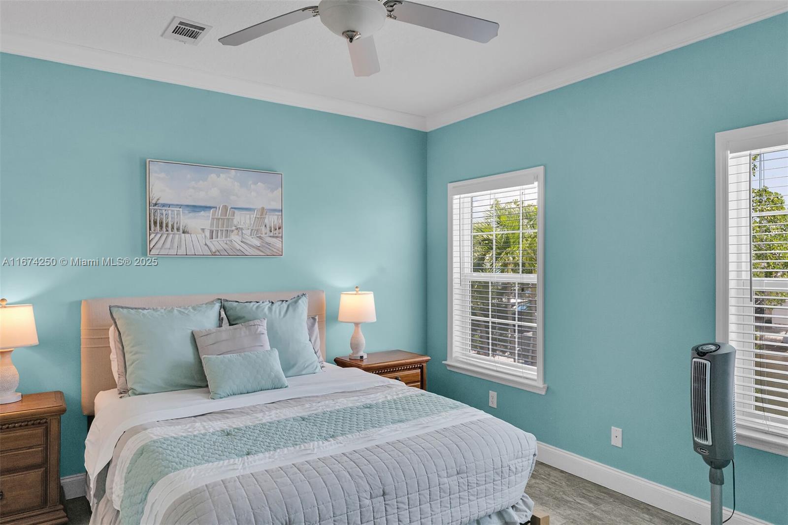 121 Venetian Dr