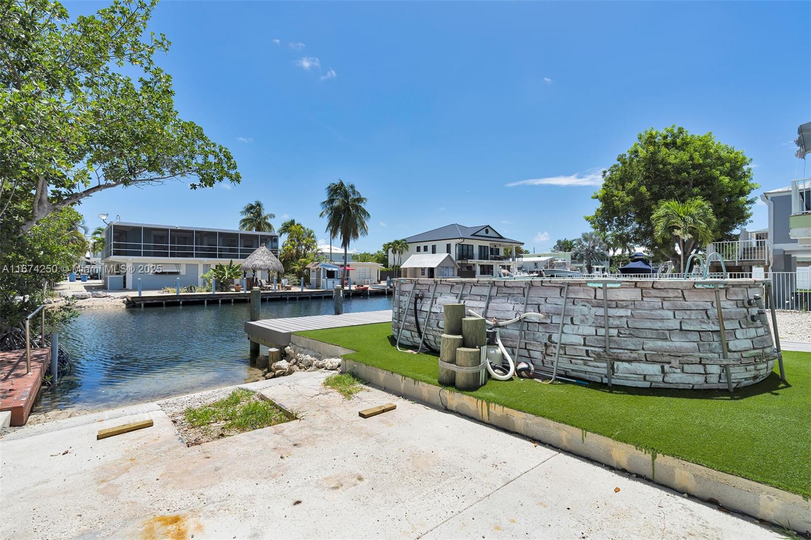 121 Venetian Dr