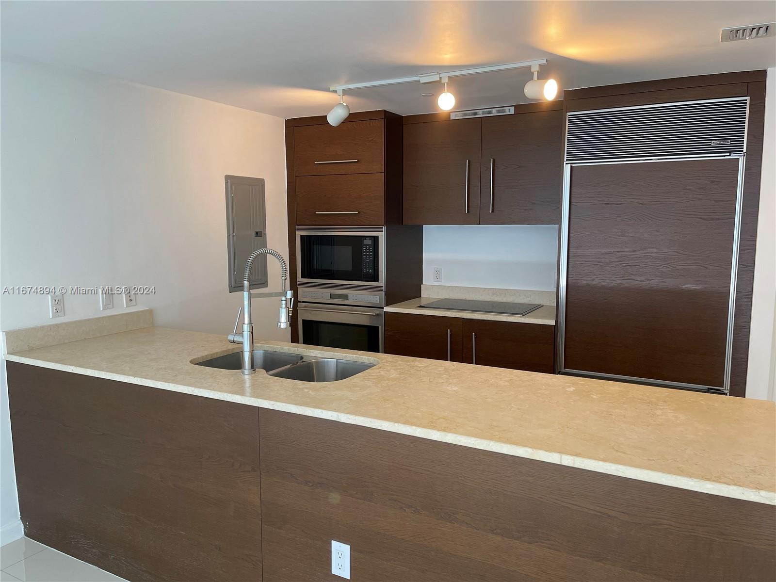 475 Brickell Ave # 2709