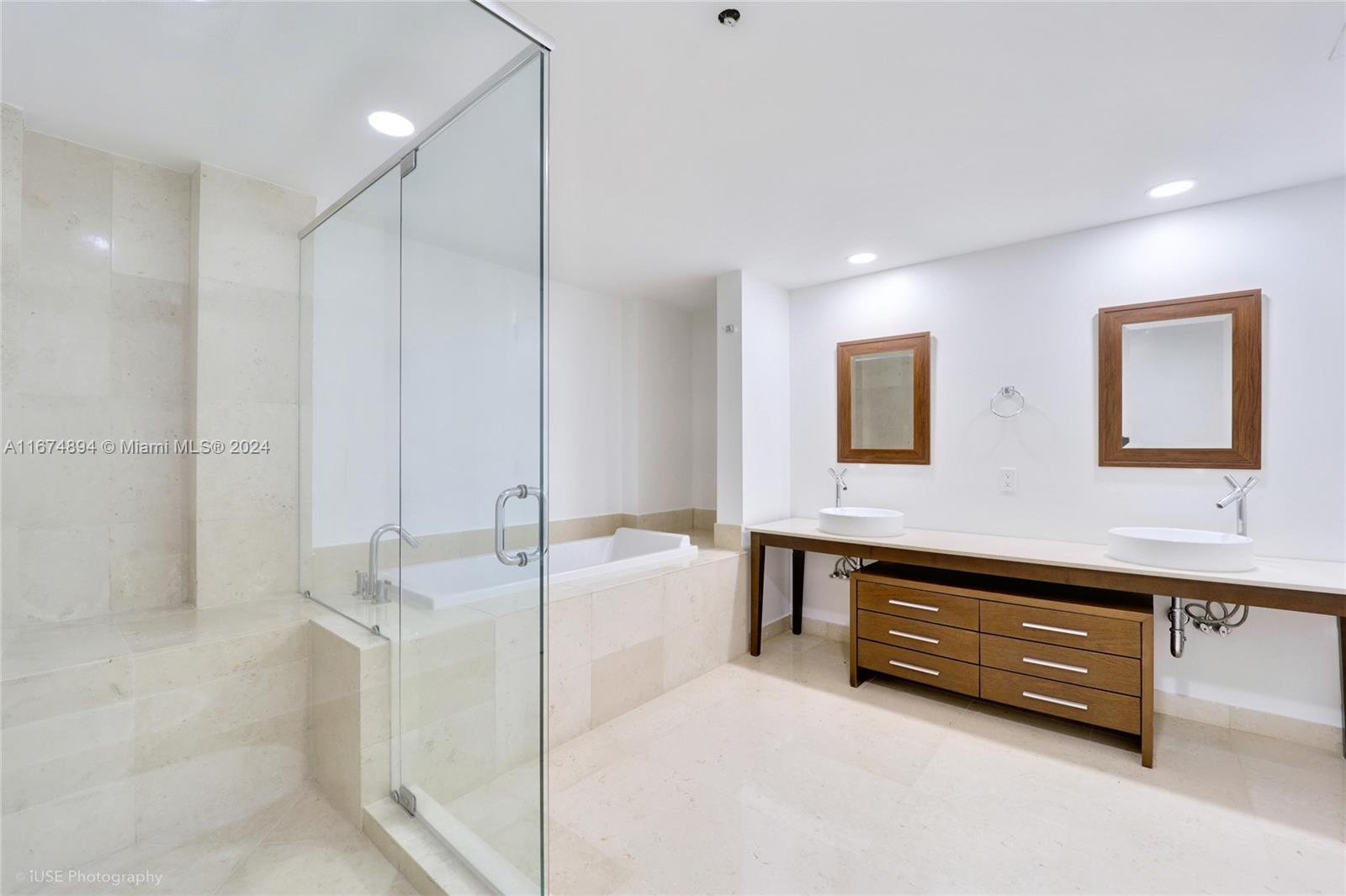 475 Brickell Ave # 2709
