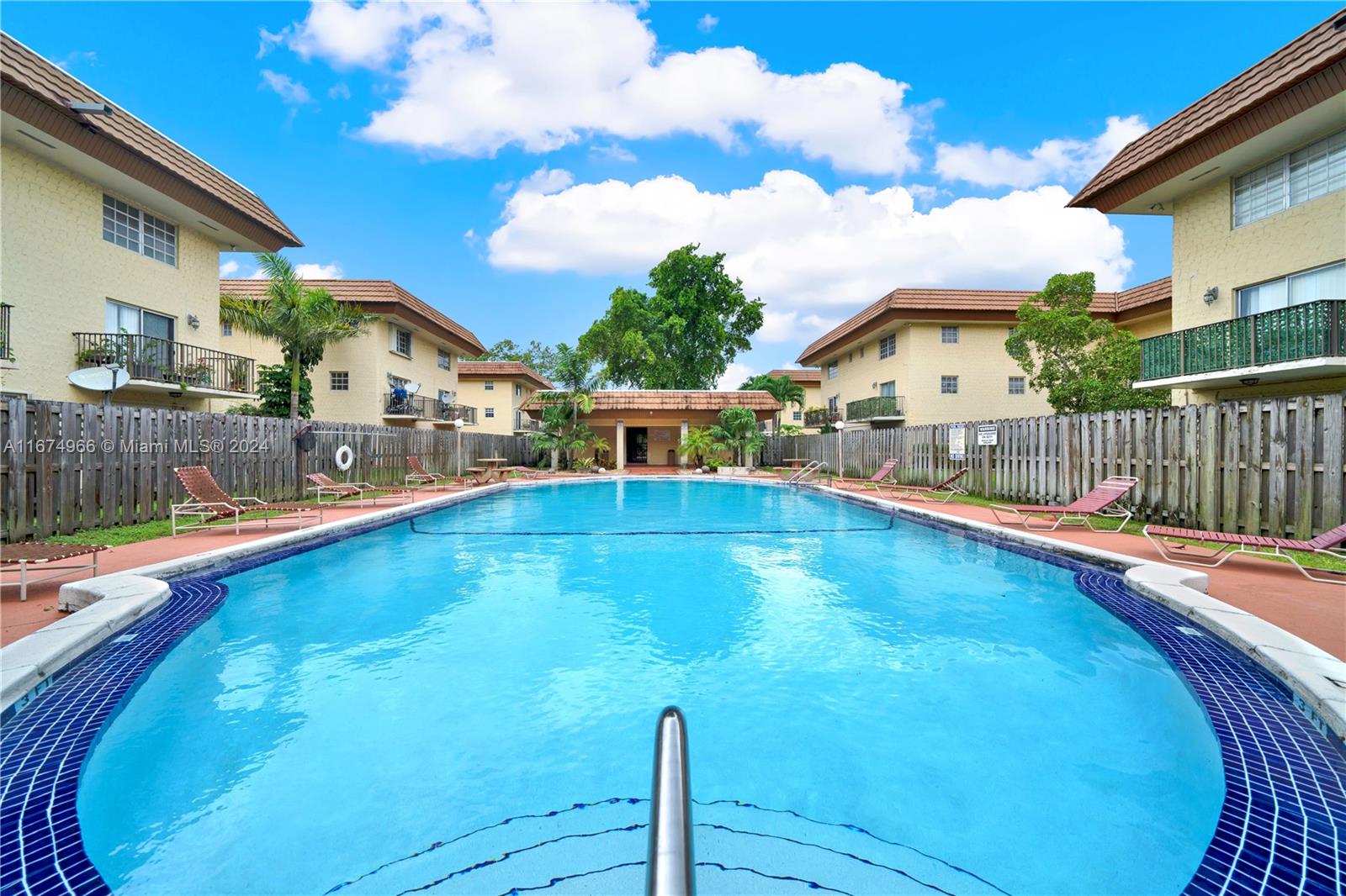 8600 SW 109th Ave # 225 Unit: 4-225
