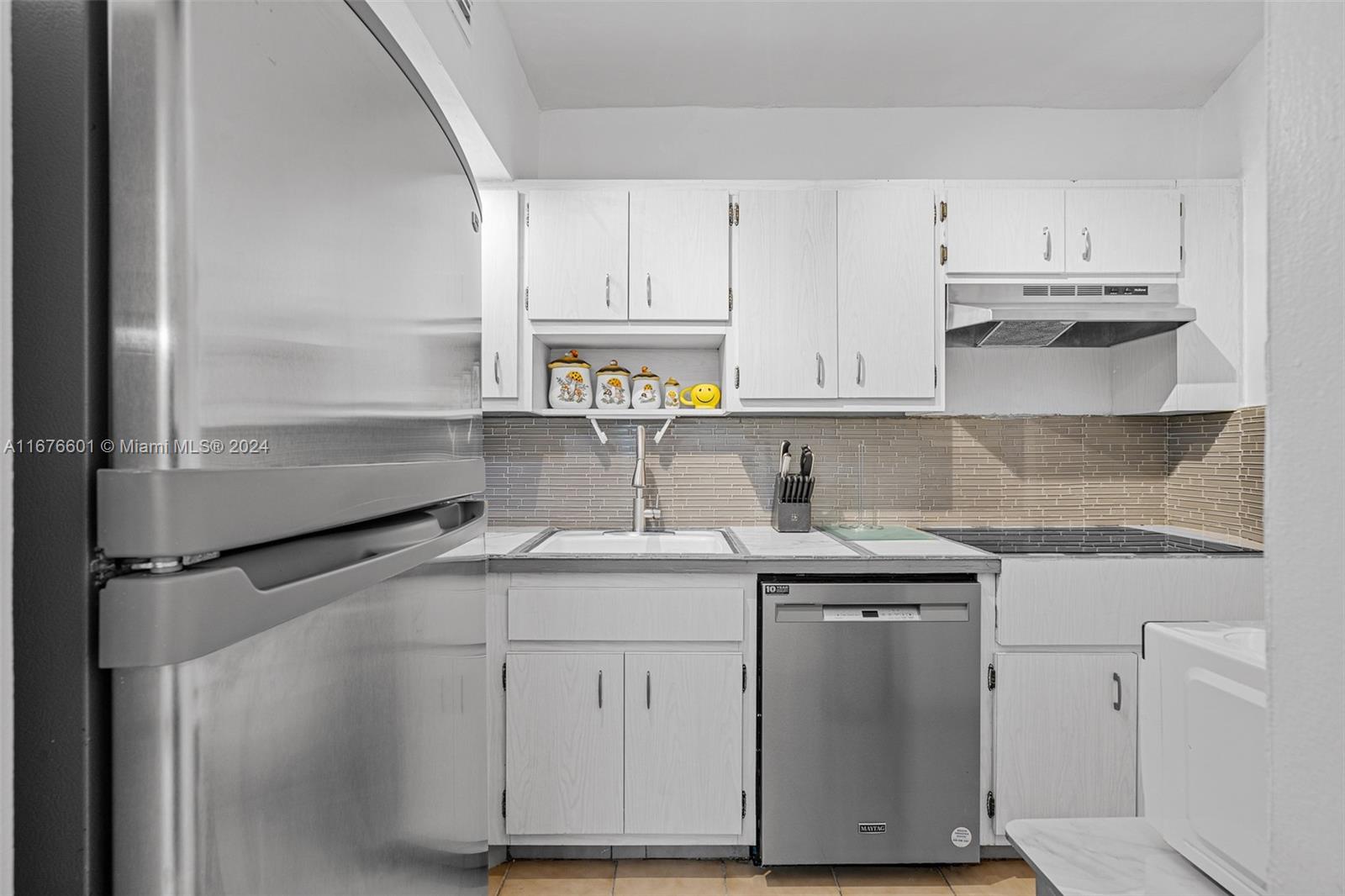 2899 Collins Ave # 1021