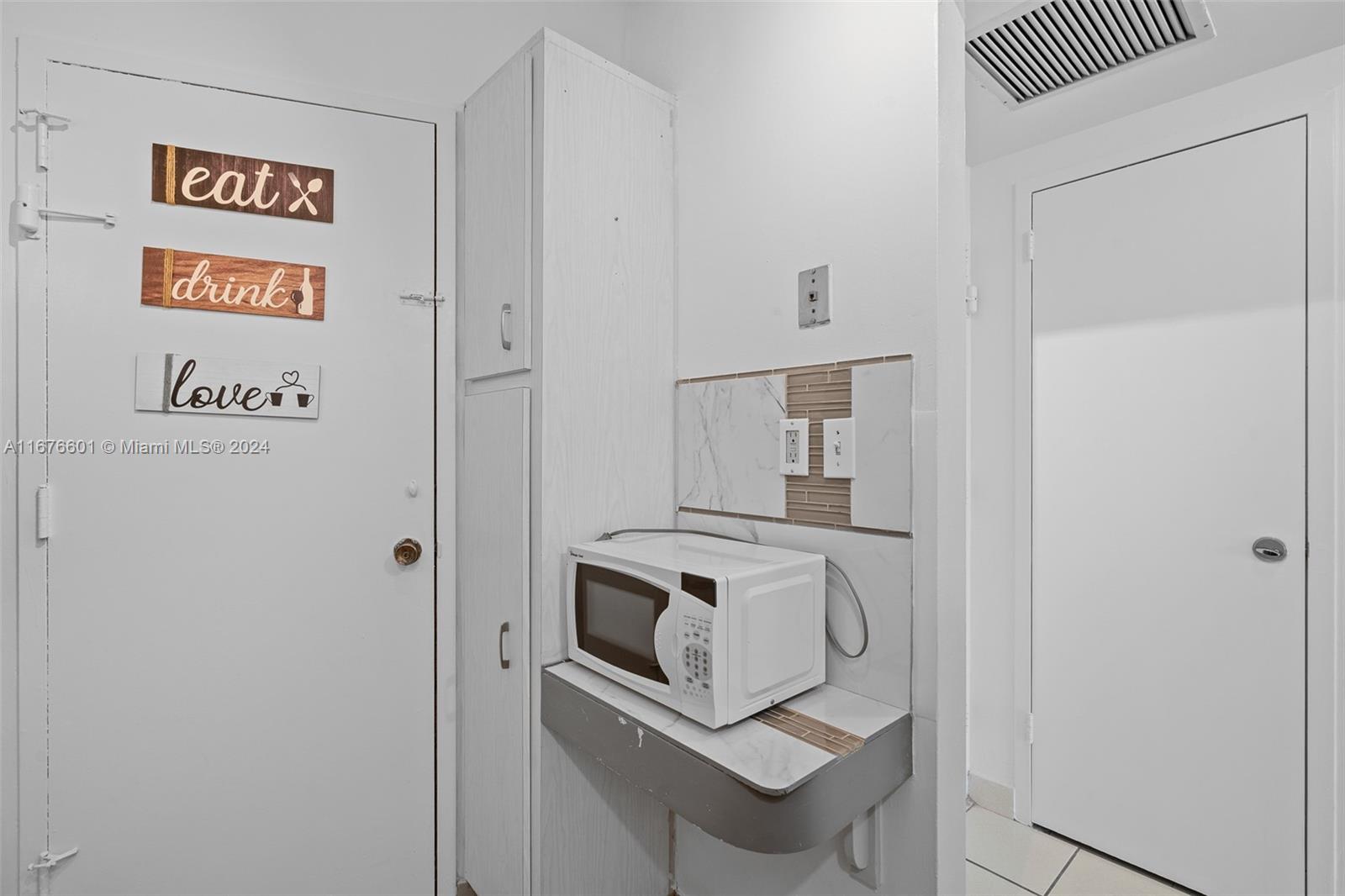 2899 Collins Ave # 1021