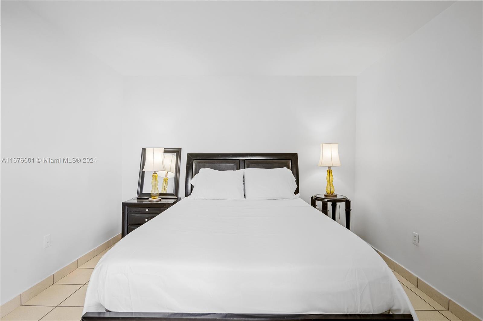 2899 Collins Ave # 1021