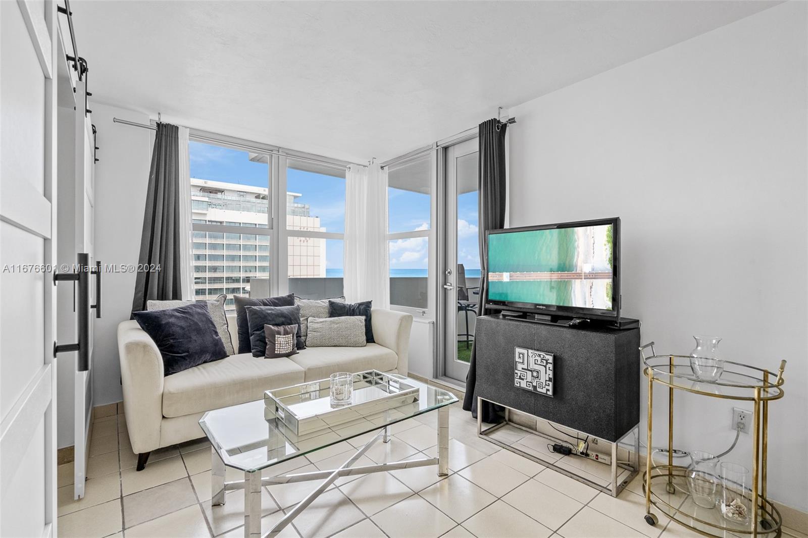 2899 Collins Ave # 1021