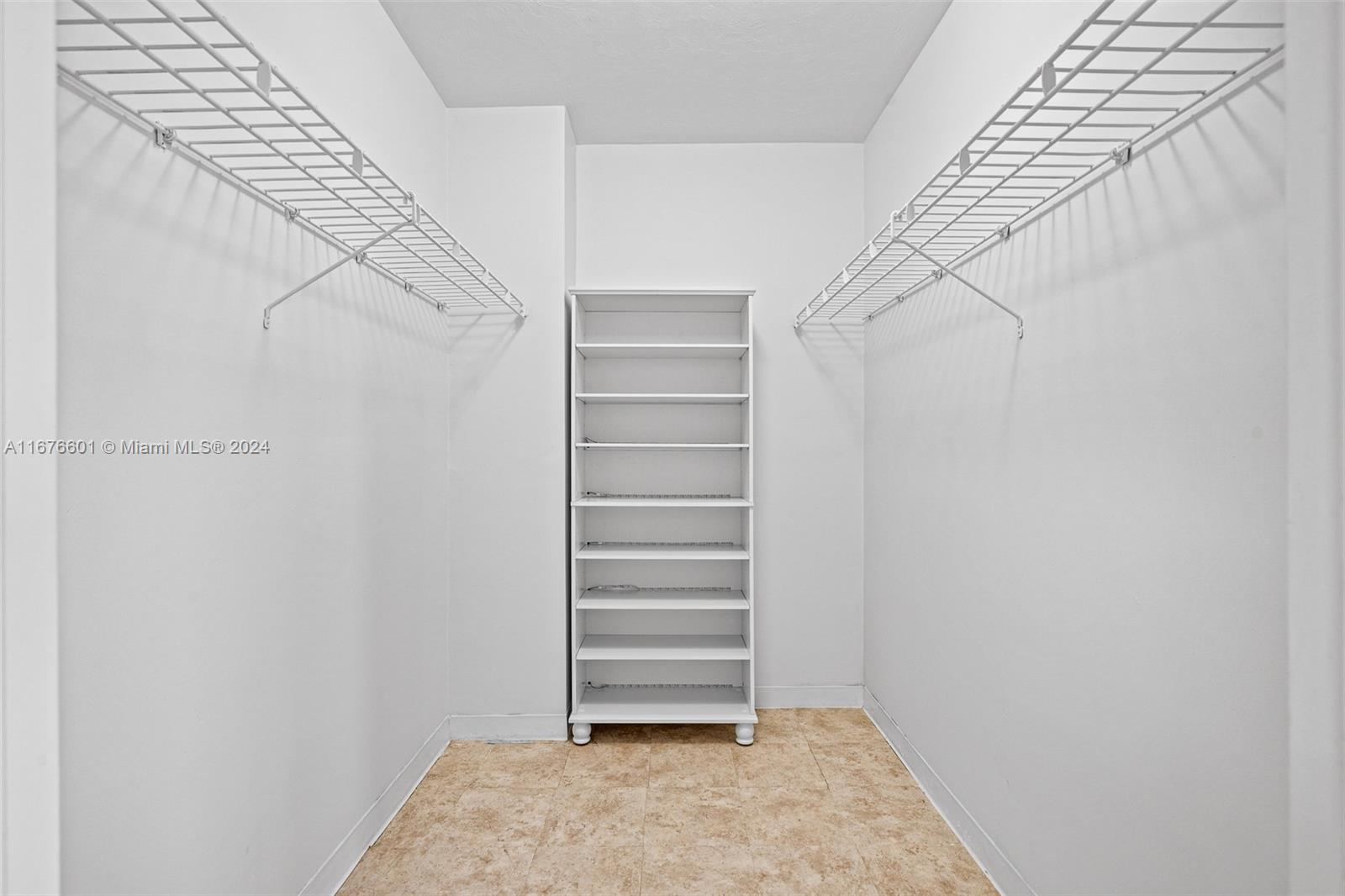 2899 Collins Ave # 1021