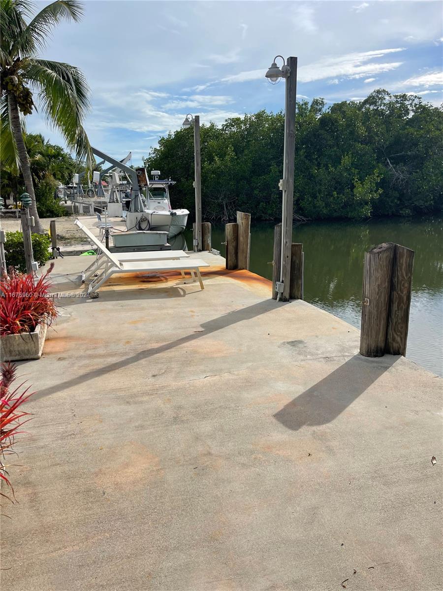 39 Lake Shore Dr