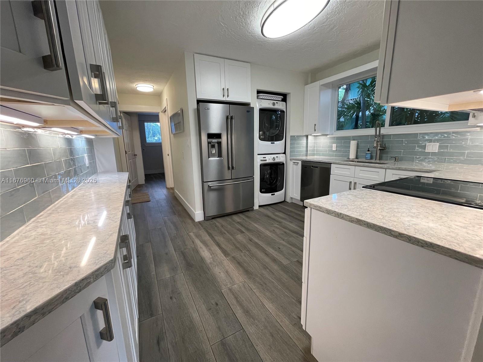 39 Lake Shore Dr