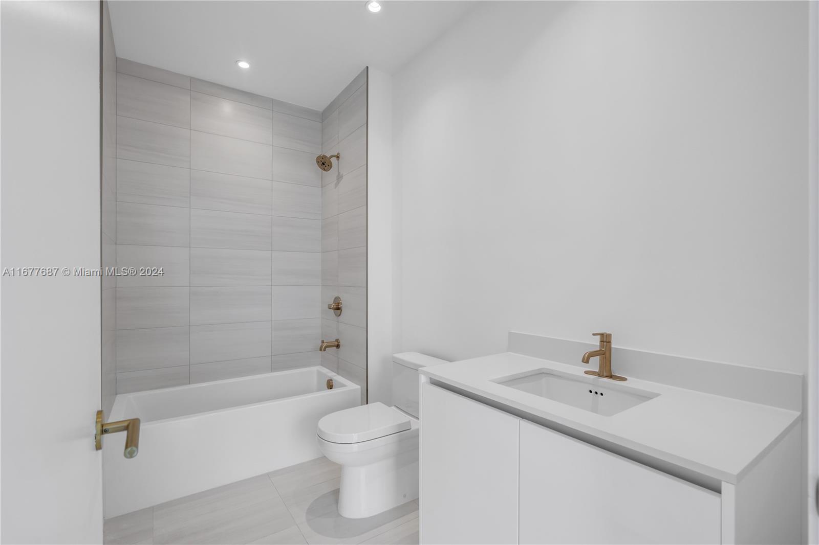 2655 SBayshore # 1506