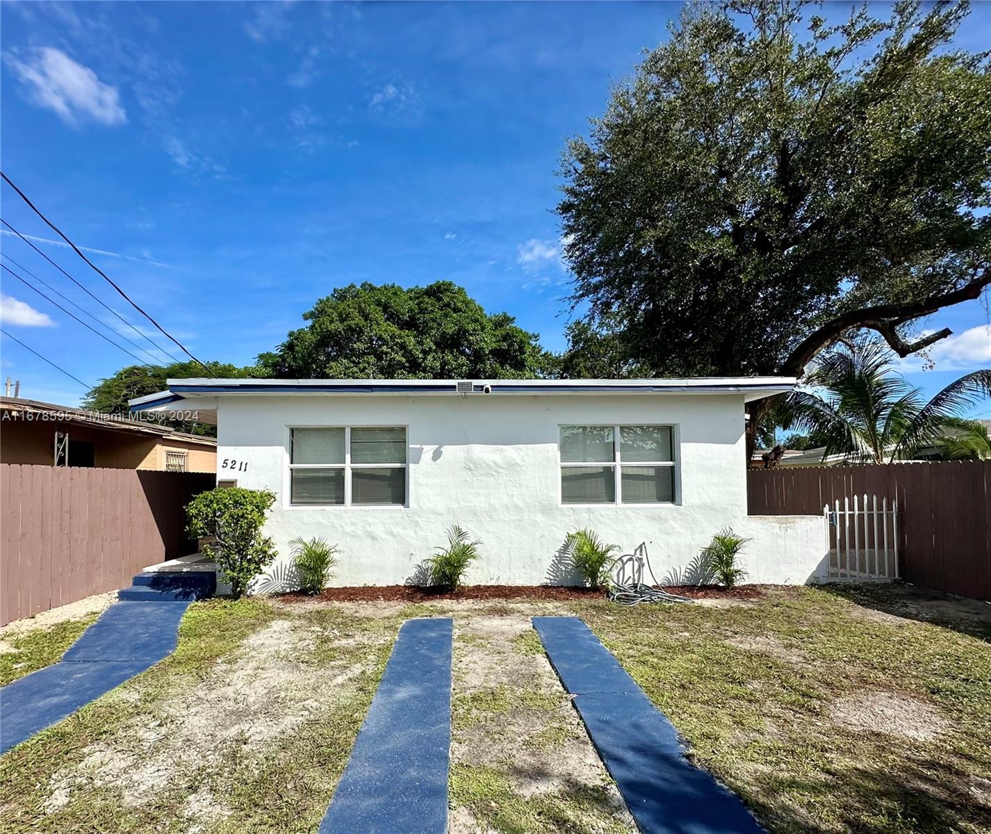 5211 NW 30th Ct