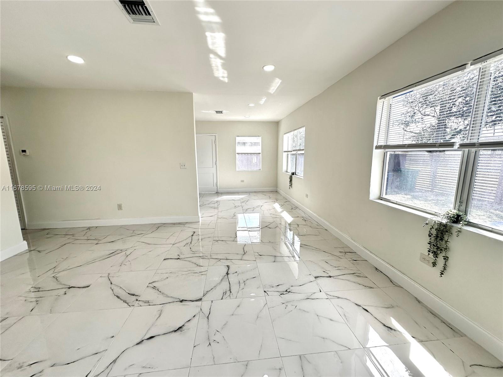 5211 NW 30th Ct