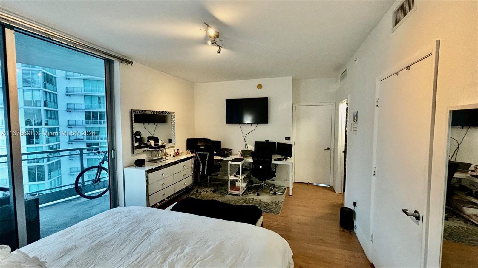 90 SW 3rd St # 2113