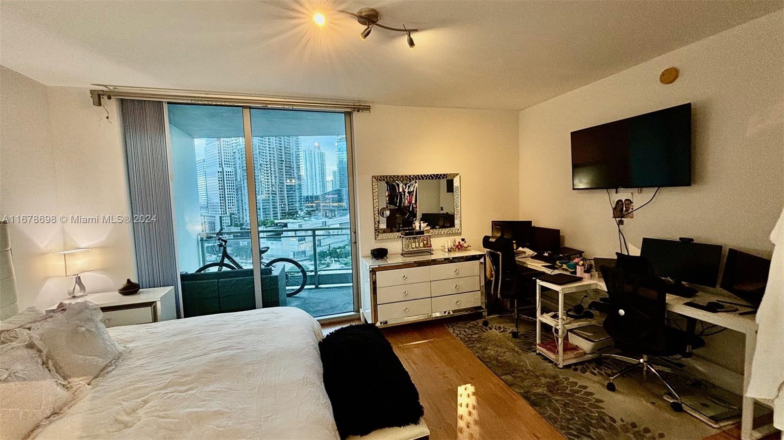 90 SW 3rd St # 2113