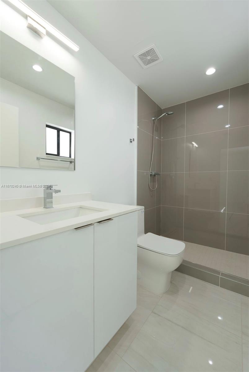 516 NW 47th Ter