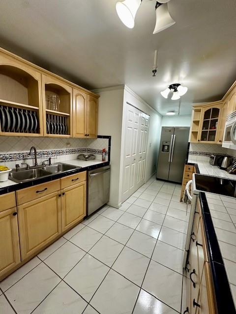 3200 Collins Ave # 7 Unit: 7-7