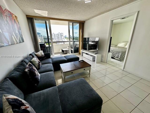 3200 Collins Ave # 7 Unit: 7-7
