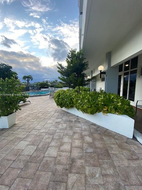 3200 Collins Ave # 7 Unit: 7-7