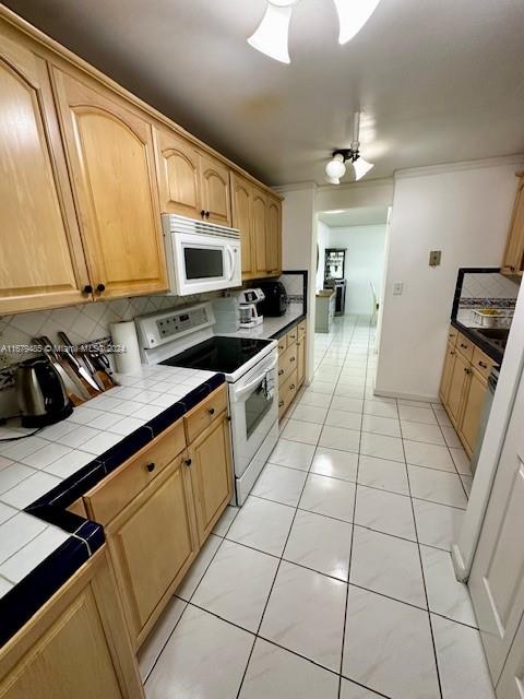 3200 Collins Ave # 7 Unit: 7-7