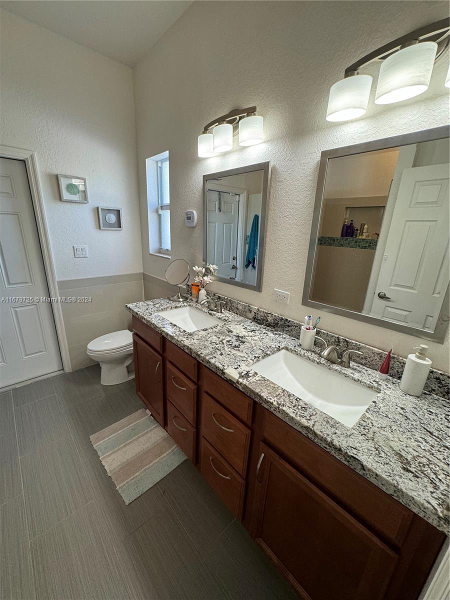 350 SW 2nd Ave # 350