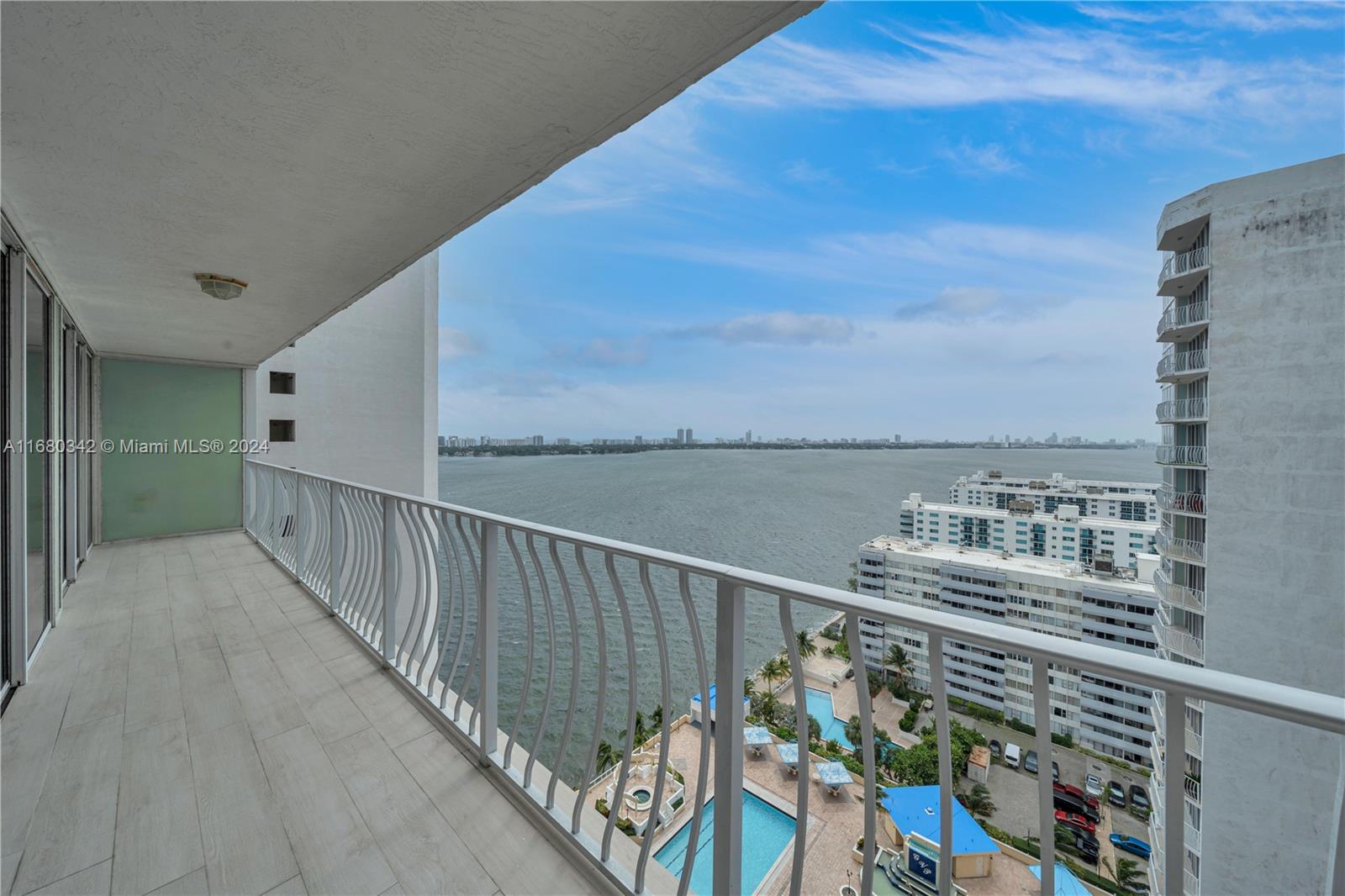 7601 E Treasure Dr # 2223