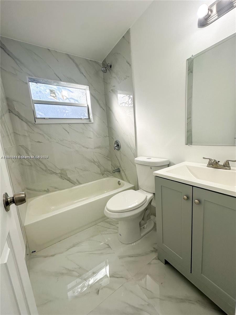 6040 SW 35th St Unit: front