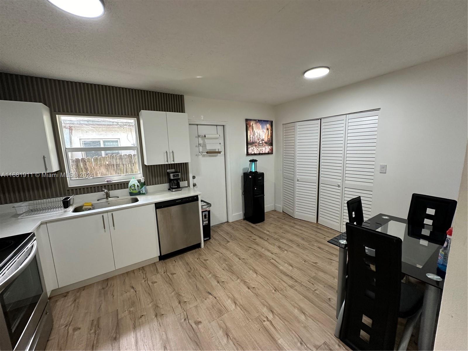 6040 SW 35th St Unit: front