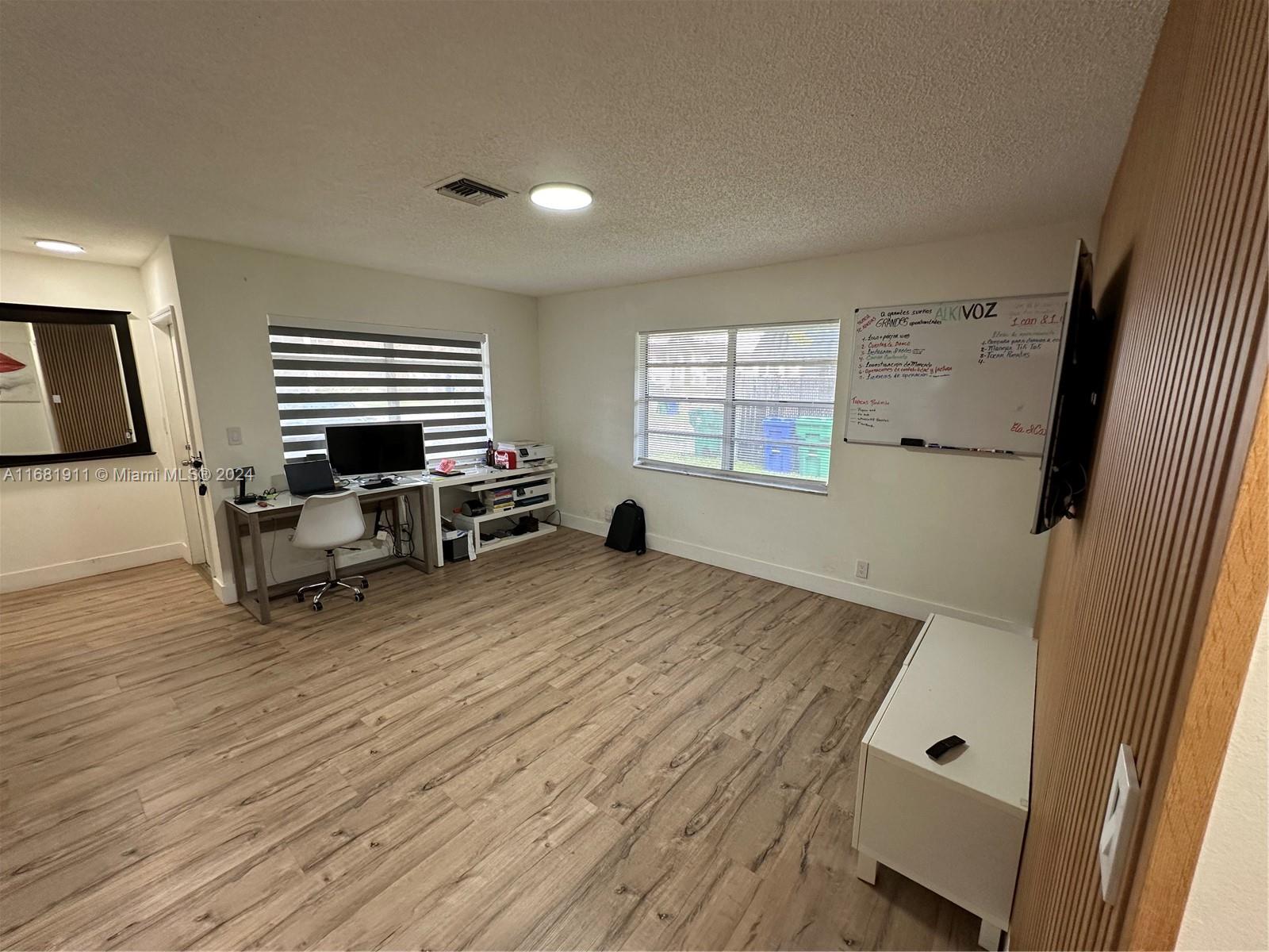 6040 SW 35th St Unit: front