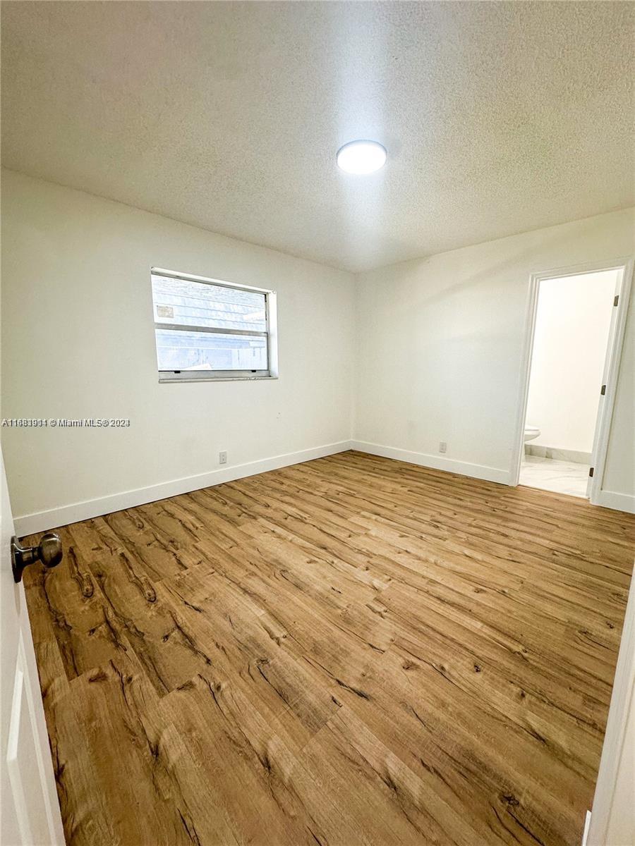 6040 SW 35th St Unit: front