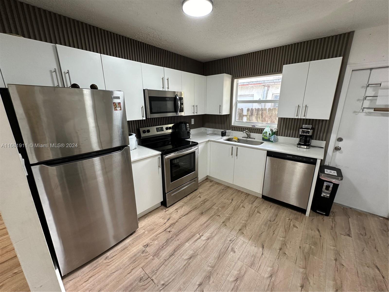6040 SW 35th St Unit: front