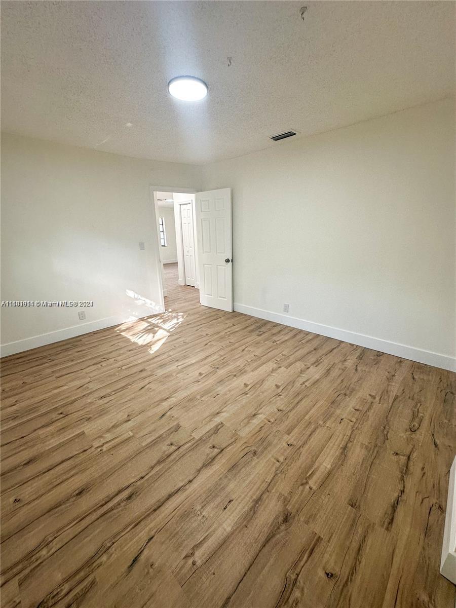 6040 SW 35th St Unit: front