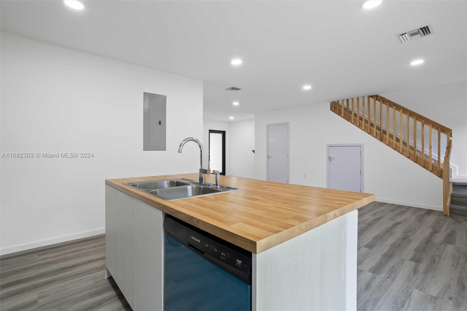 530 NW 7 STREET # 3