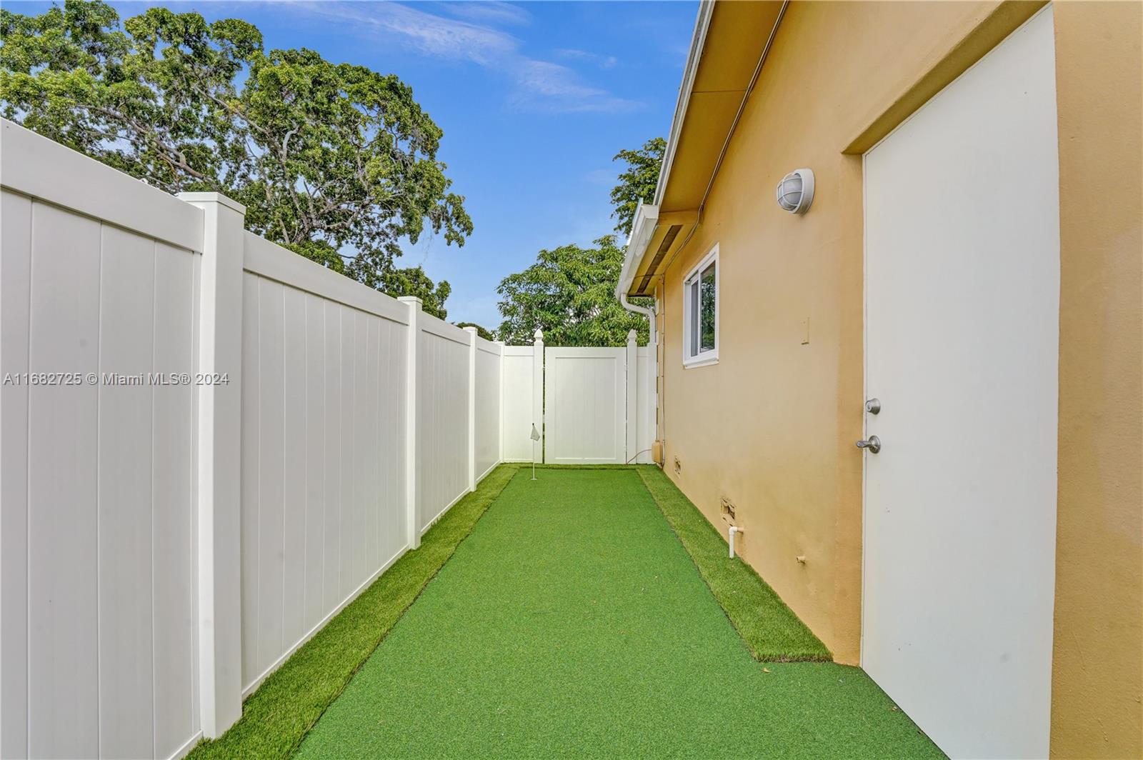 10540 NW 18th Place