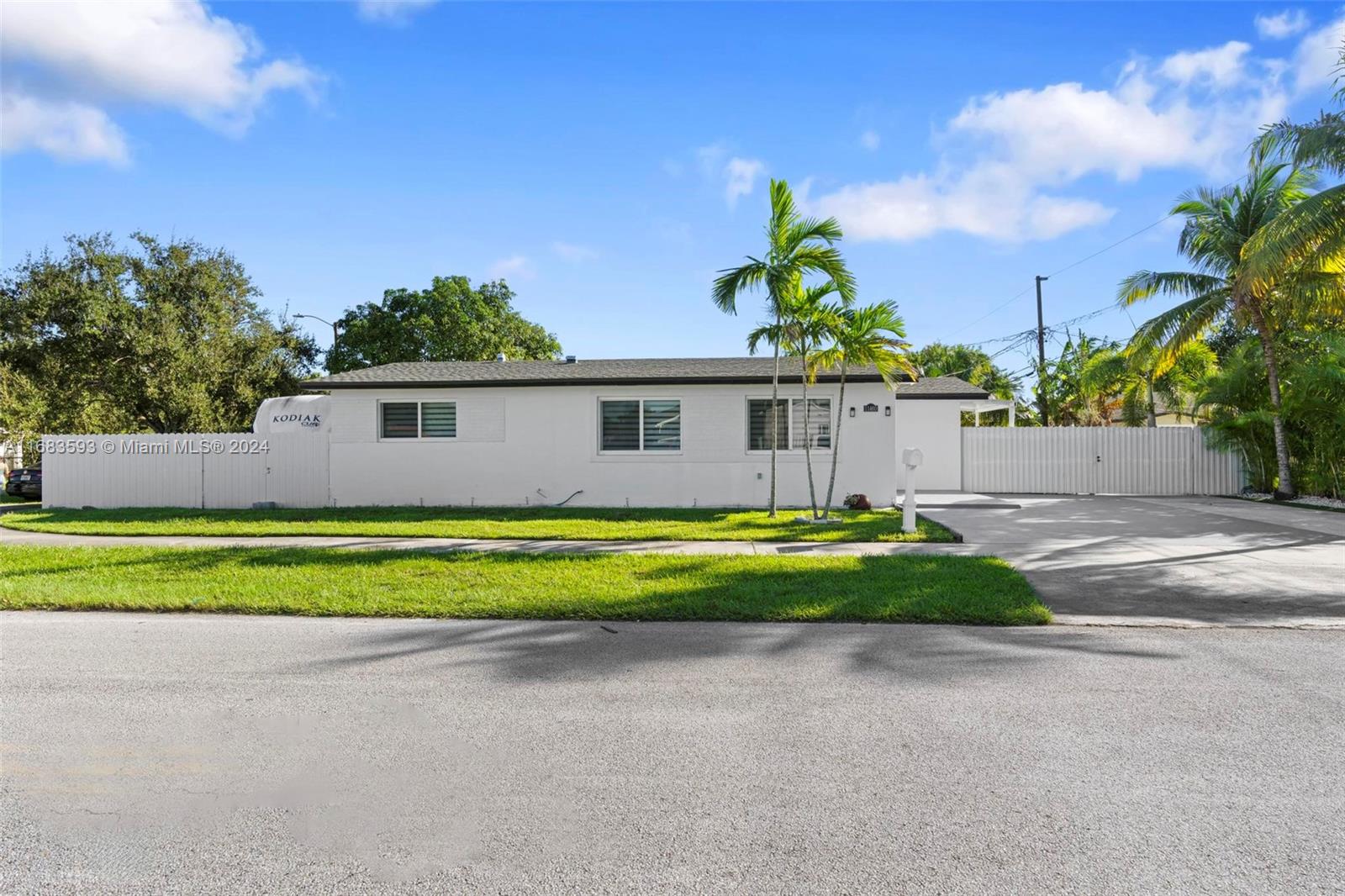 11460 Douglas Dr