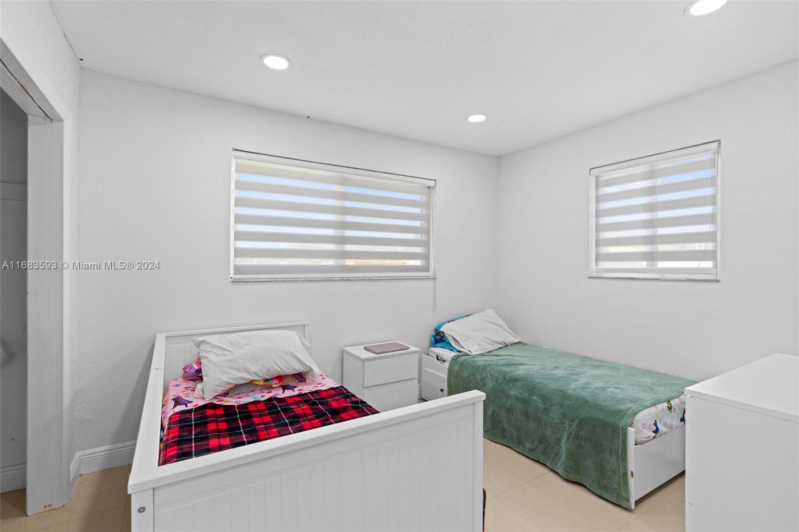 11460 Douglas Dr