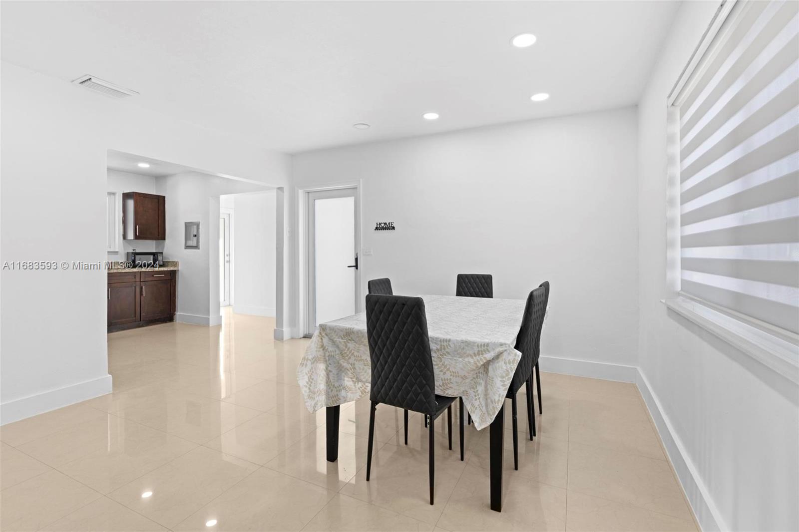 11460 Douglas Dr