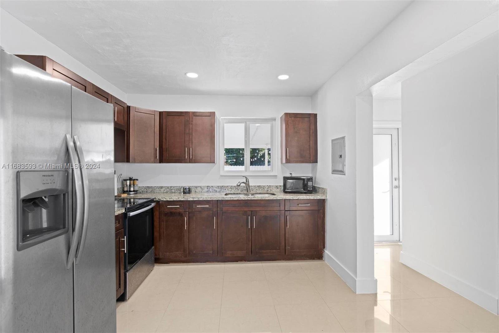 11460 Douglas Dr