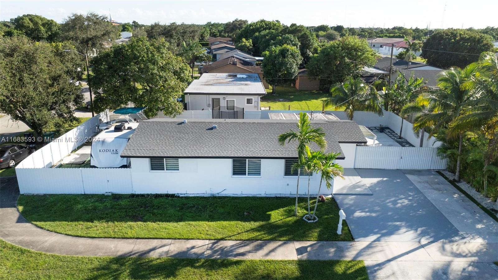 11460 Douglas Dr