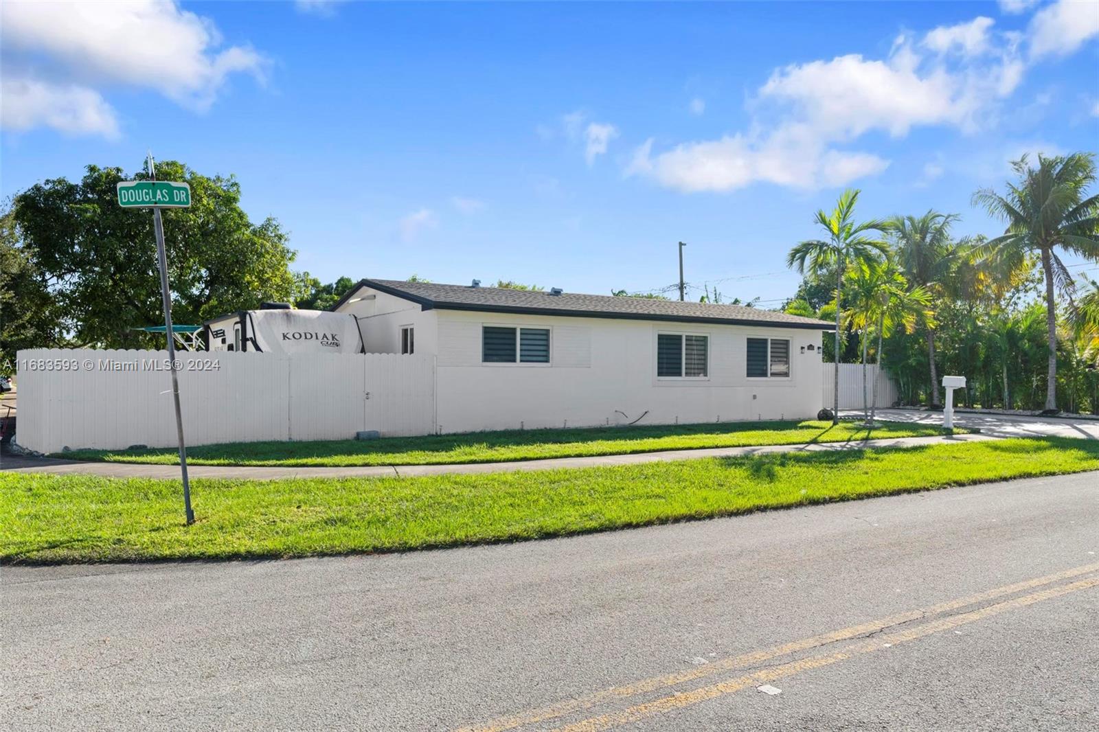 11460 Douglas Dr