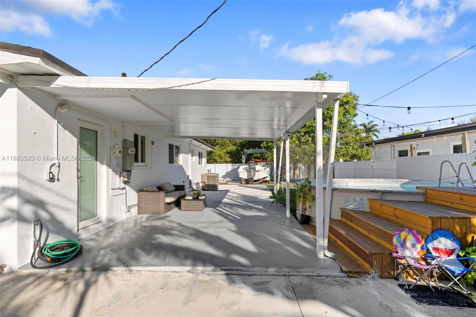 11460 Douglas Dr