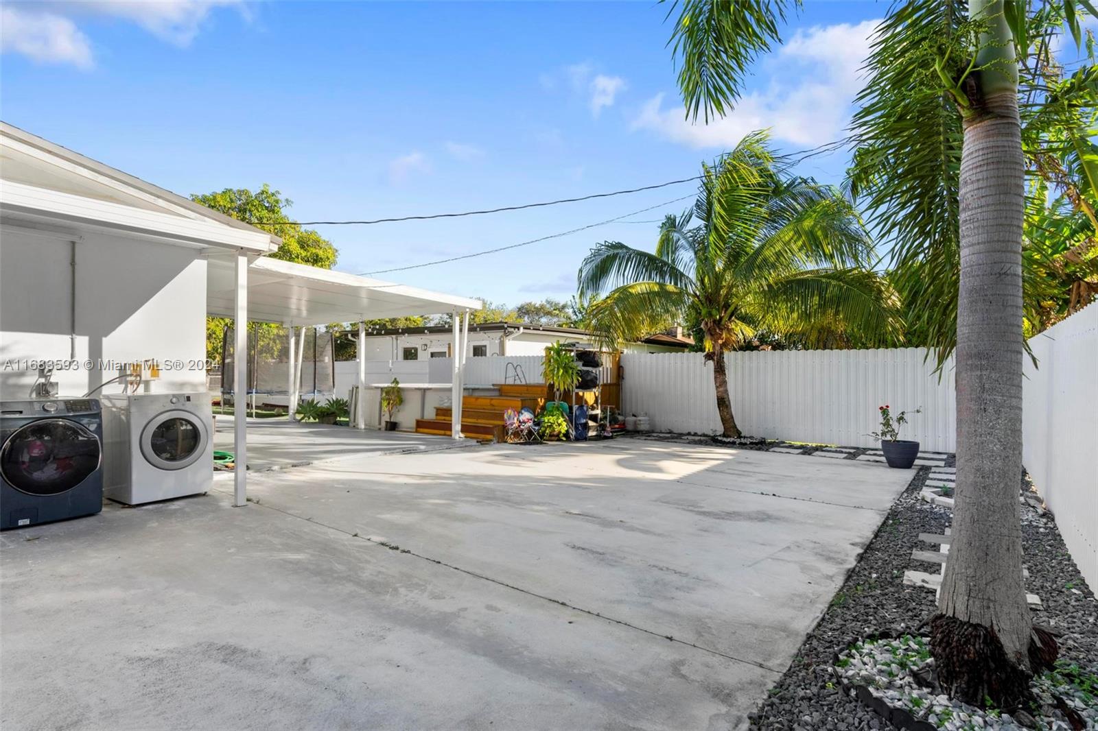 11460 Douglas Dr