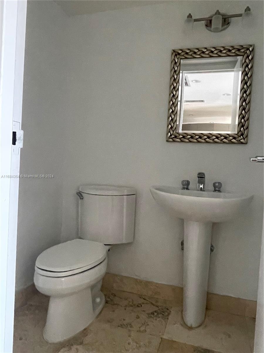 1800 Collins Ave # 6A