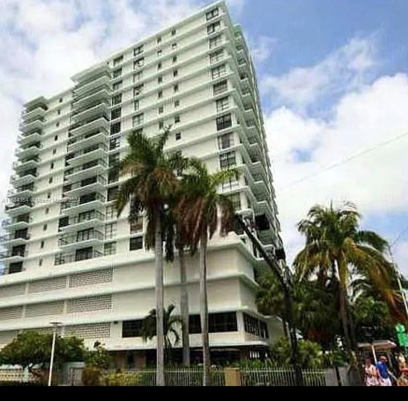 1800 Collins Ave # 6A